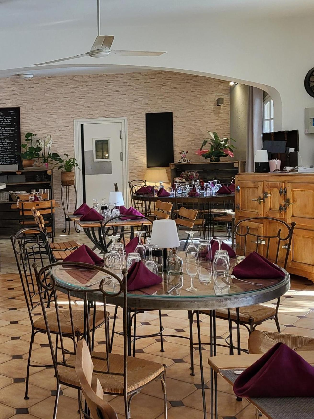 Auberge De La Table Ronde Vinon sur Verdon Bagian luar foto